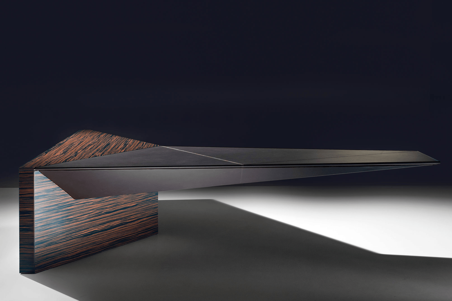 Euclideo Executive Desk