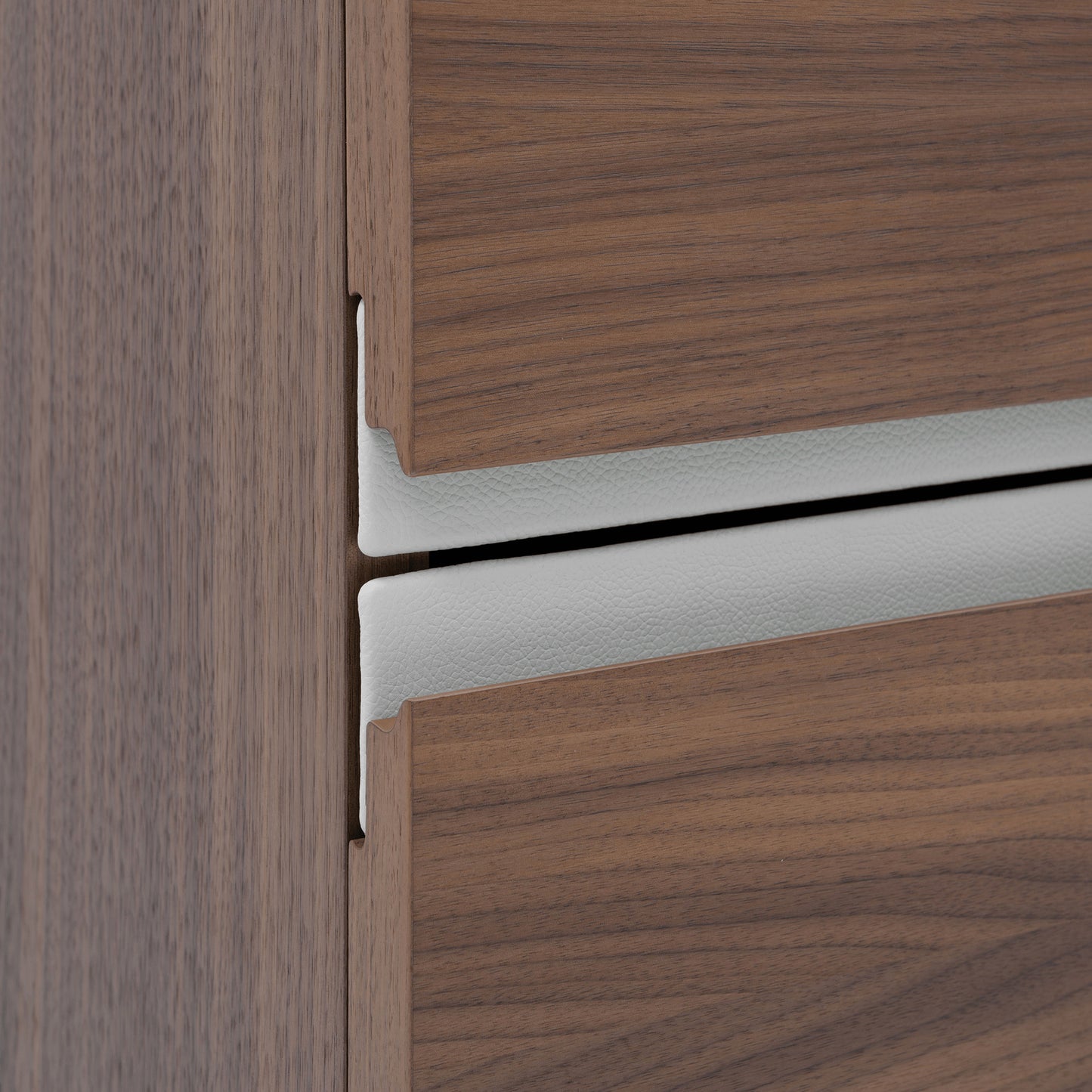 Ciro 8-Drawer Dresser - Walnut
