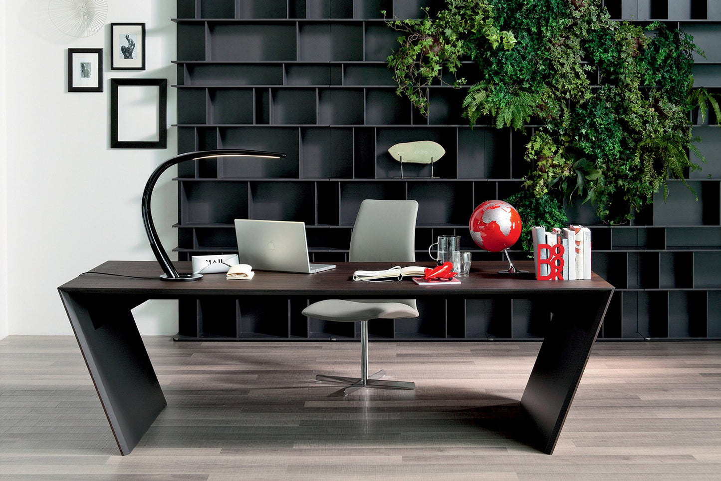 Vega Desk w/ Variable Return