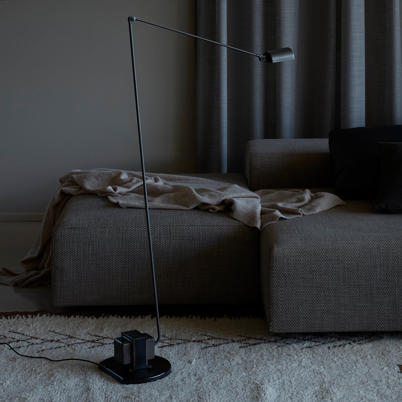 Dynamo Free-standing Lamp Floor Lamp