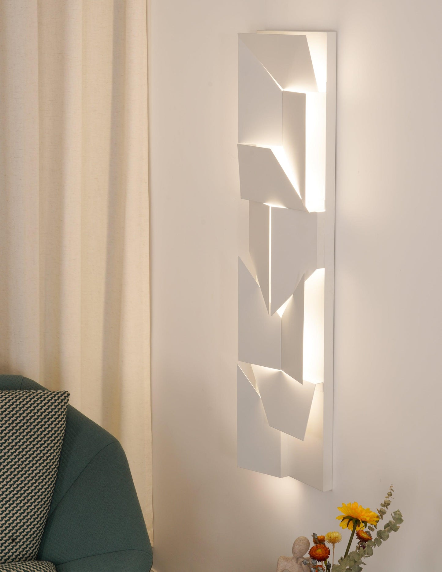 Shadows Grand Bracket light Sconce