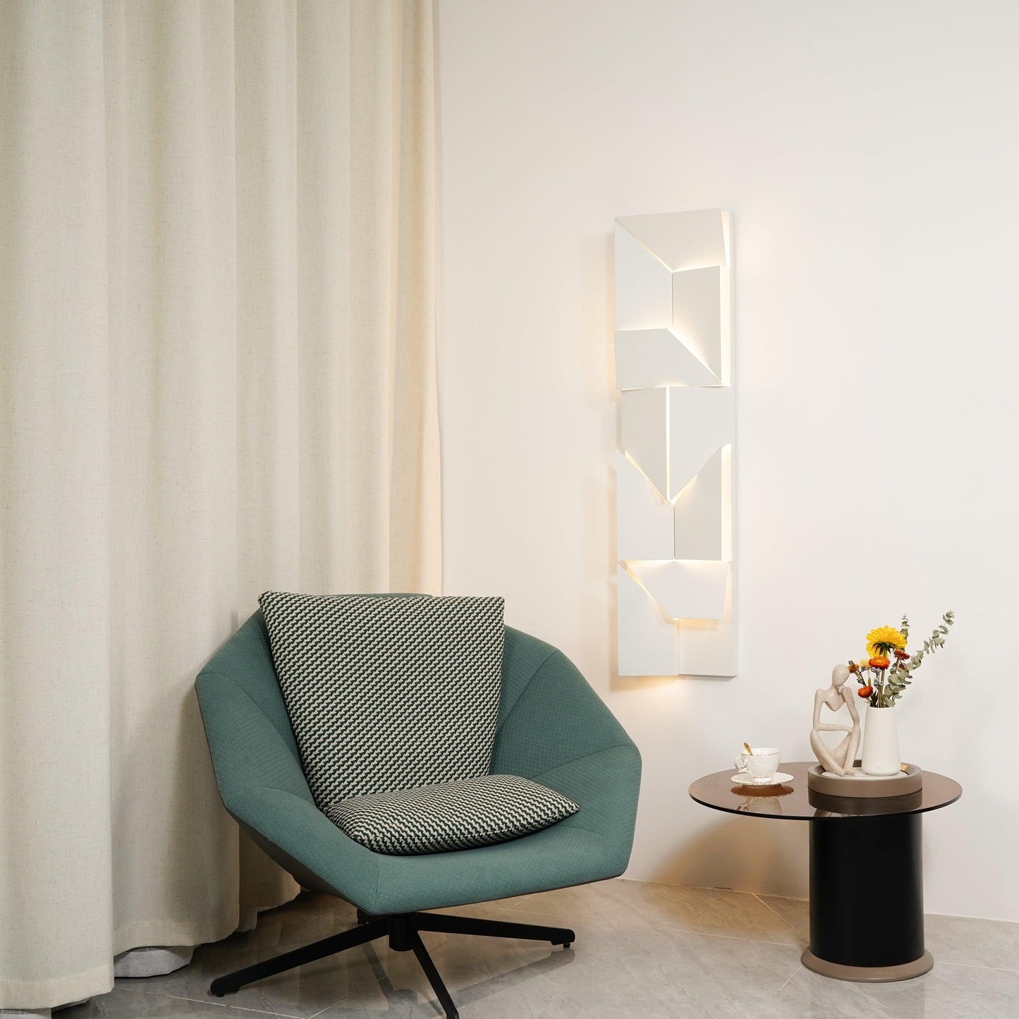 Shadows Rechargeable Grand Wall-mounted light Sconce