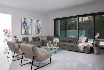 Versa Grand Sectional With Ottoman