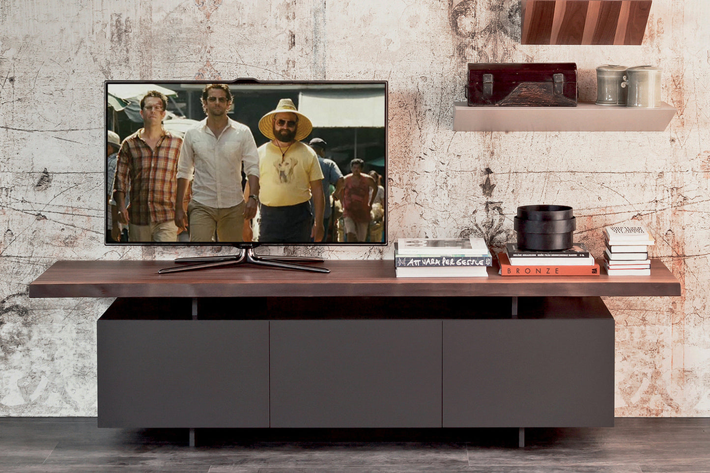 Seneca Entertainment Console