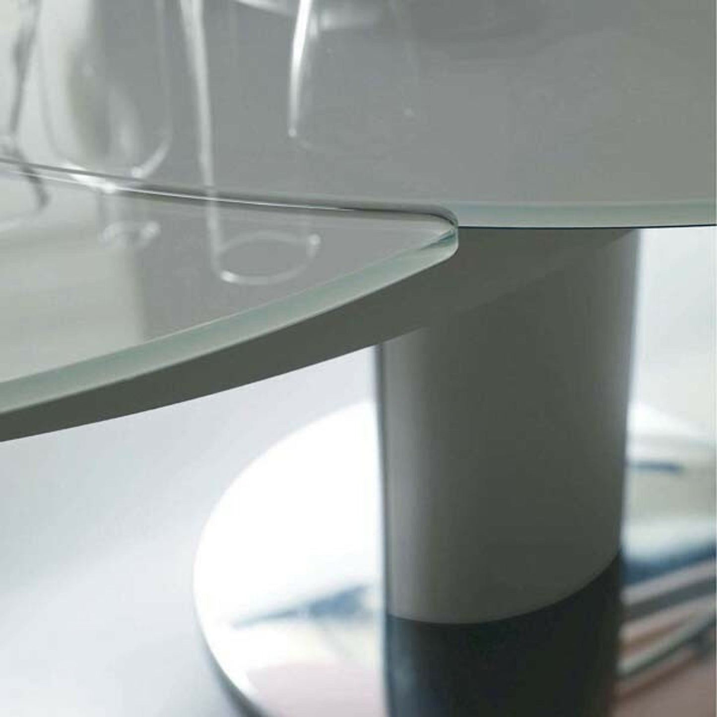 Giro Dining Table