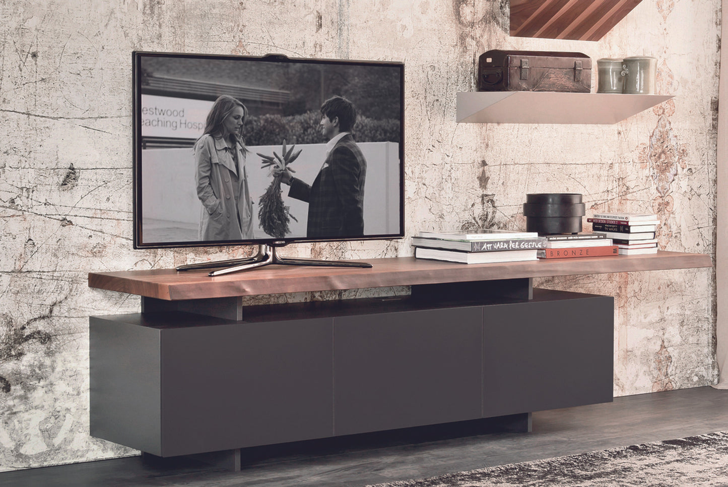 Seneca Entertainment Console