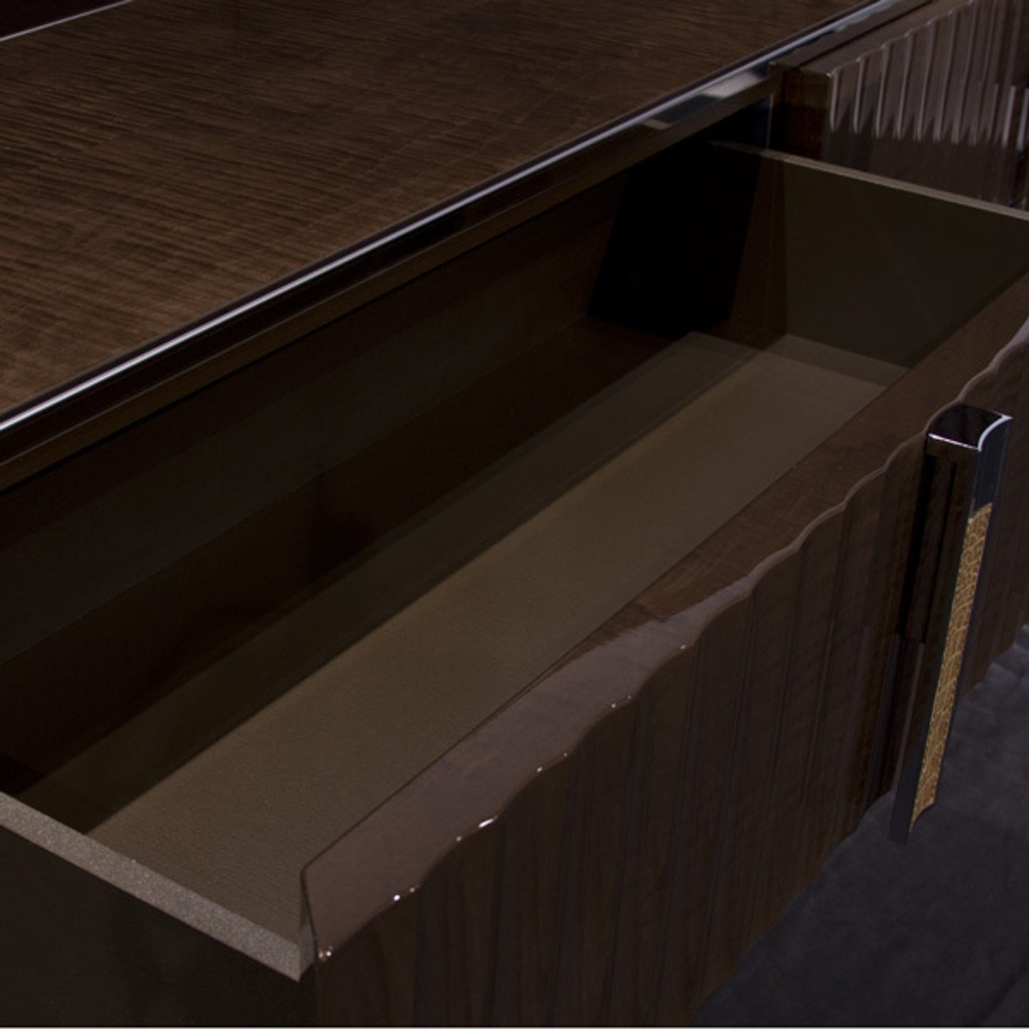 Red Carpet 6-Drawer Dresser - Bruno Gloss