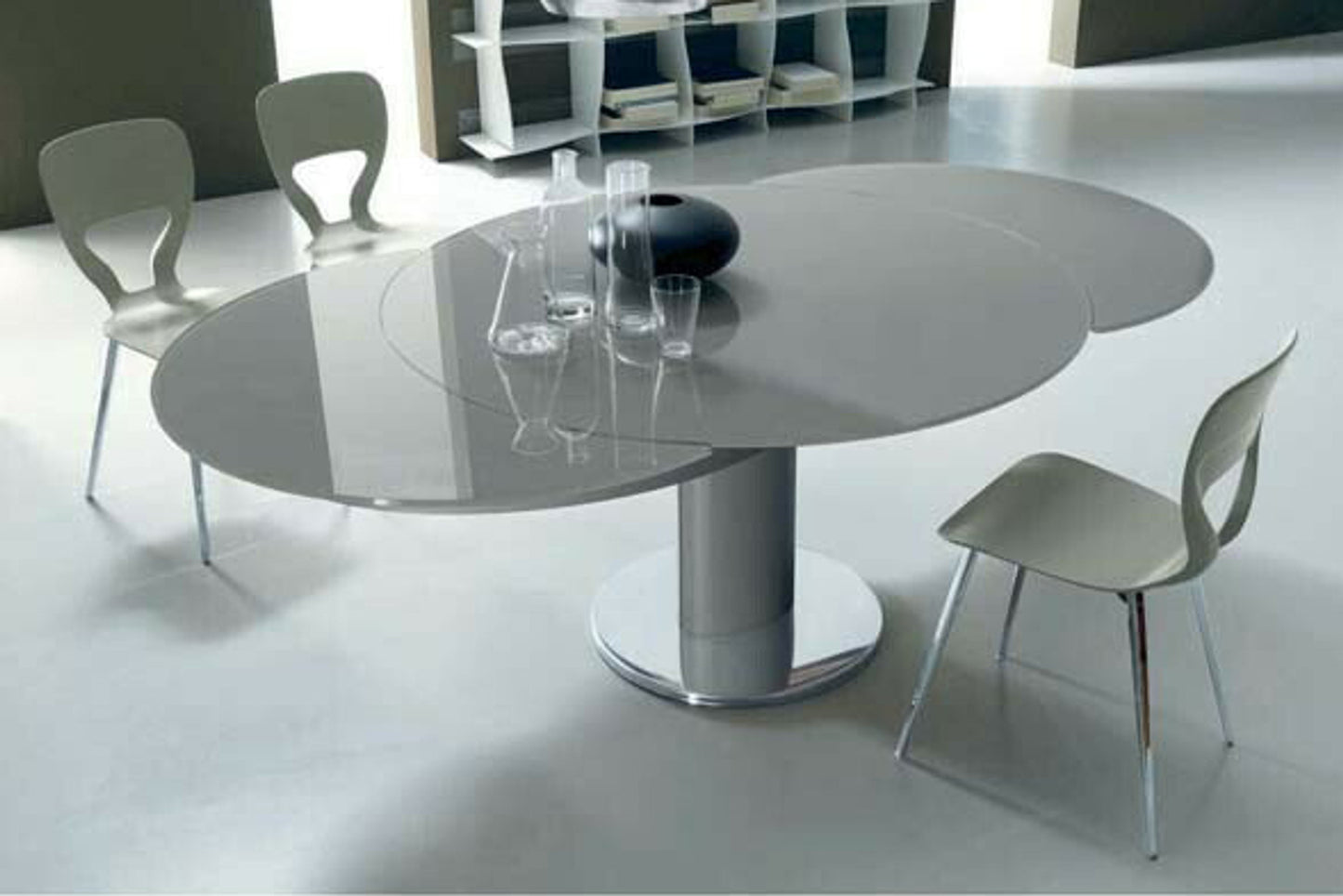 Giro Dining Table